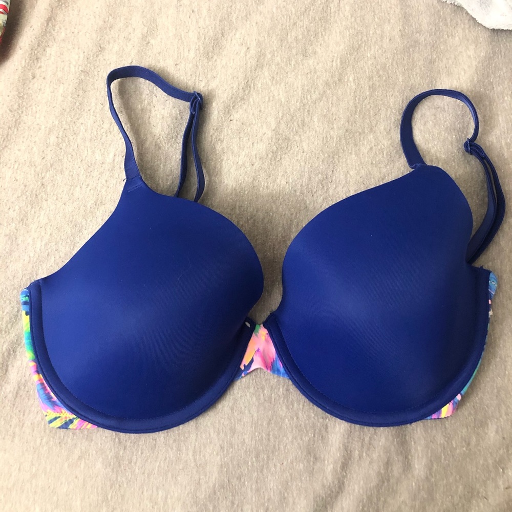 VS pink bra